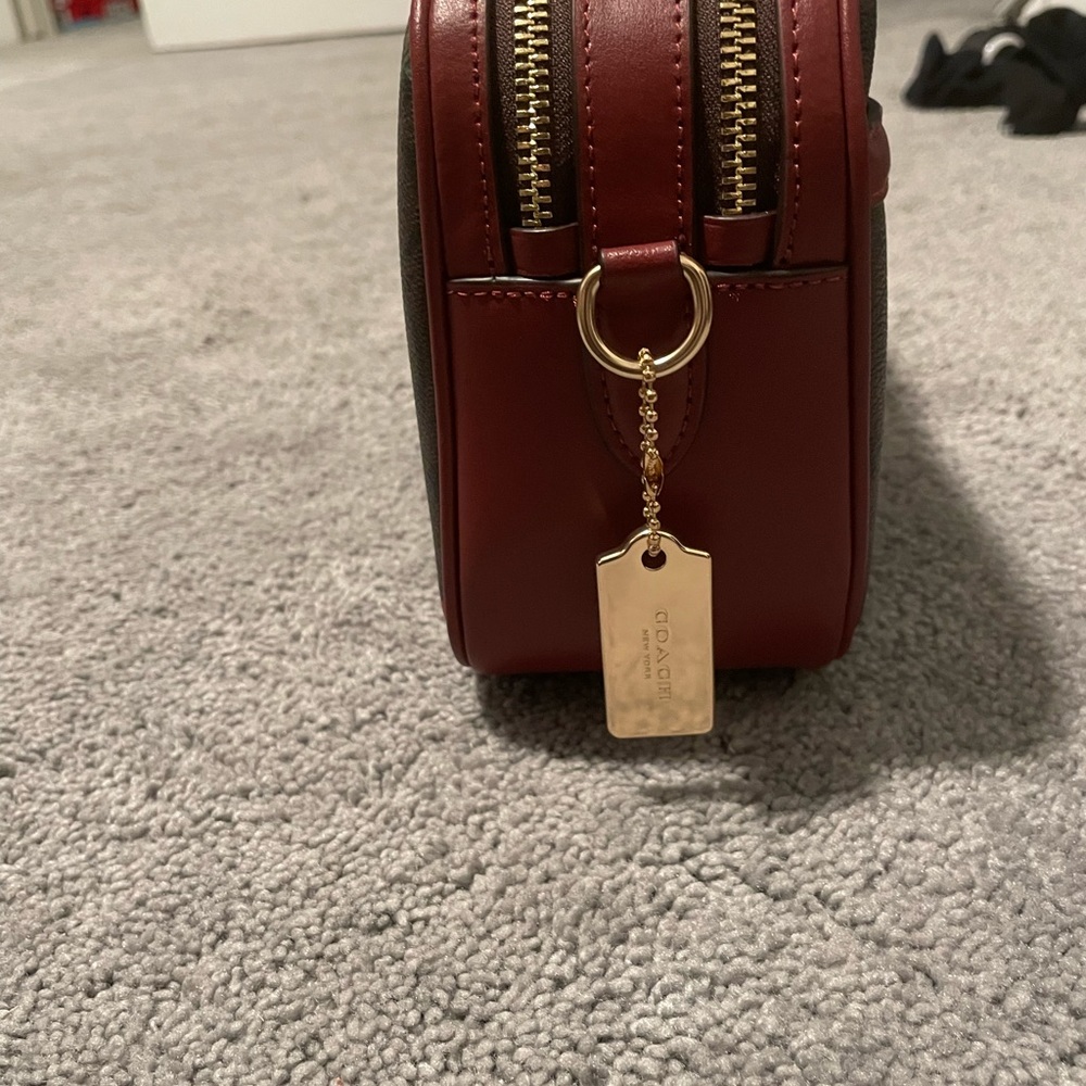 Jes Crossbody In Signature Canvas With Heart Petal Print